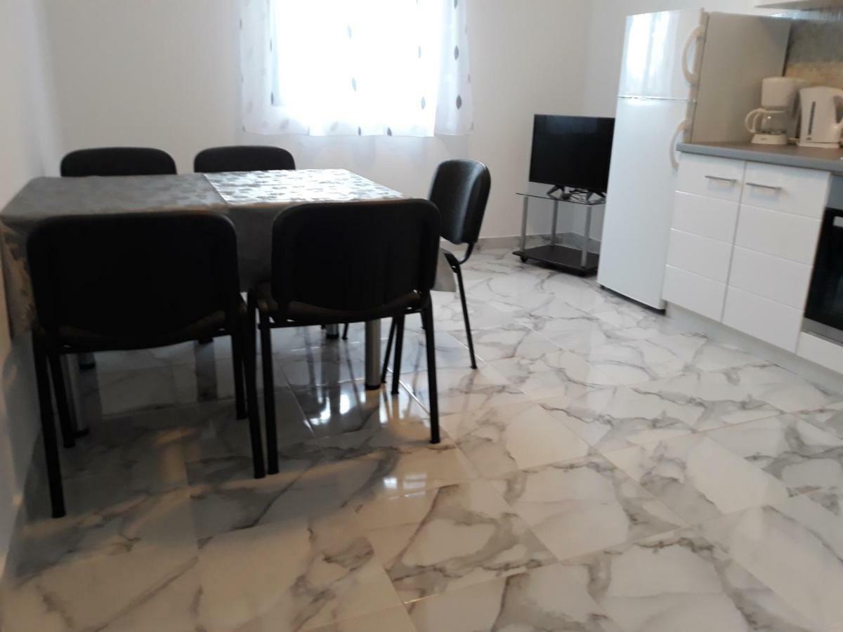 ביוגראד נה מורו Apartments Jelicic מראה חיצוני תמונה