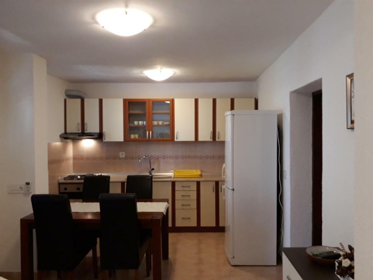 ביוגראד נה מורו Apartments Jelicic מראה חיצוני תמונה
