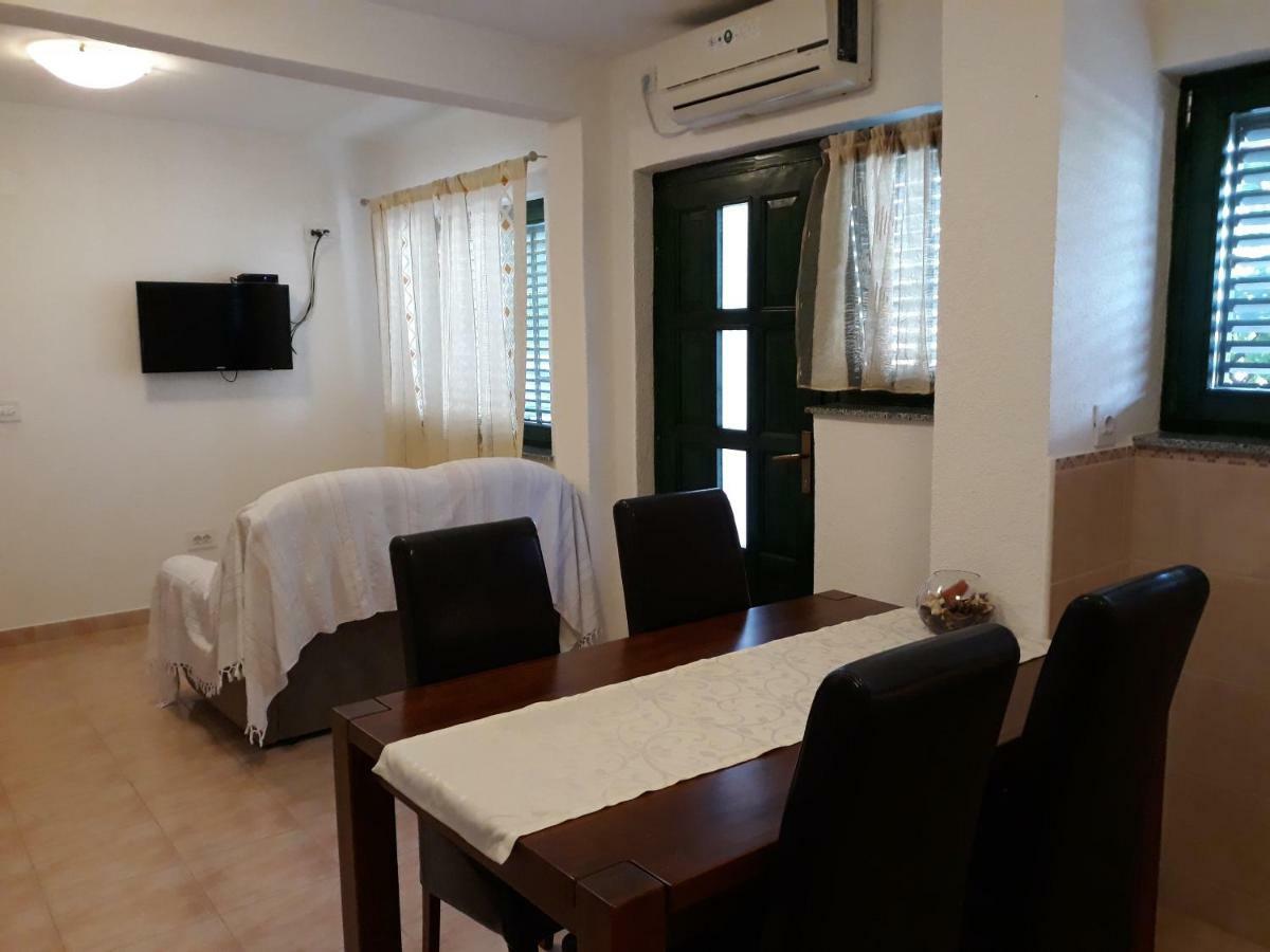ביוגראד נה מורו Apartments Jelicic מראה חיצוני תמונה