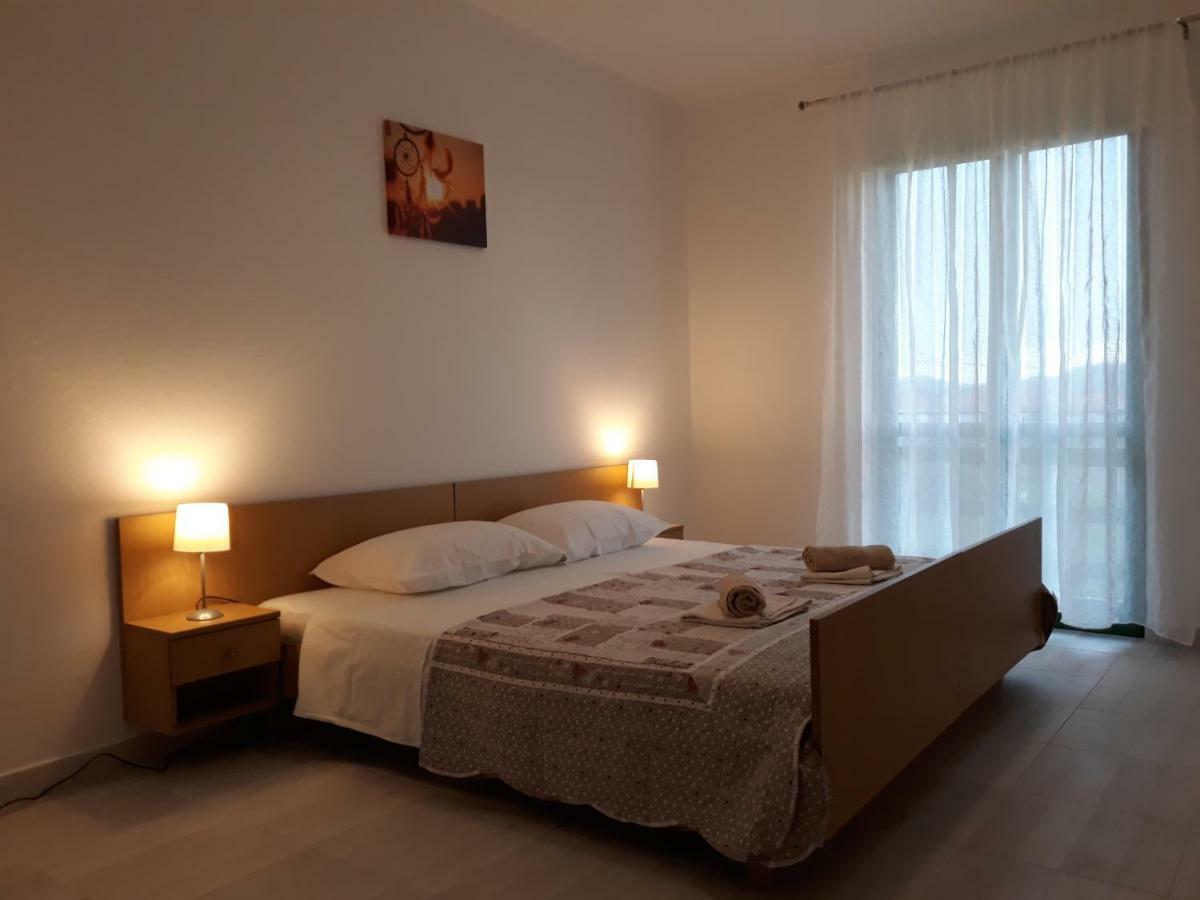 ביוגראד נה מורו Apartments Jelicic מראה חיצוני תמונה