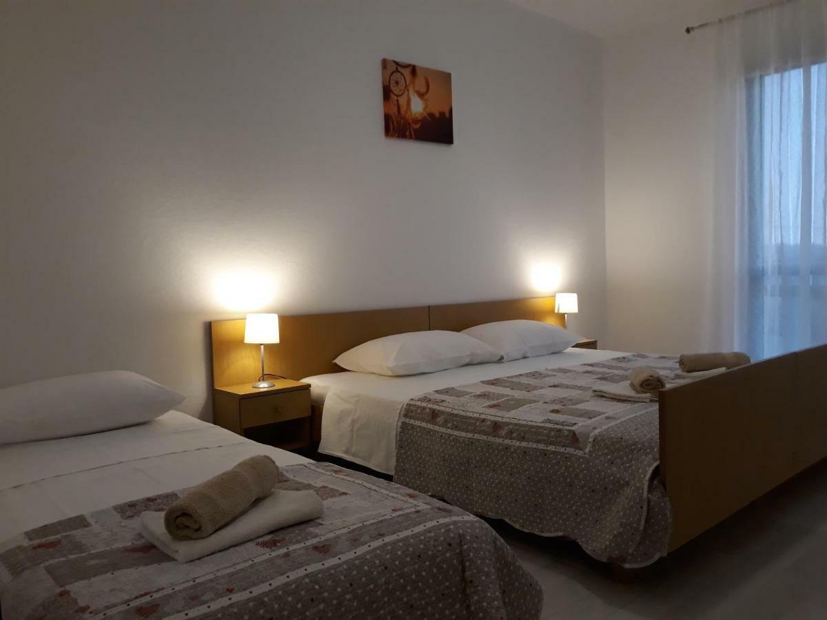 ביוגראד נה מורו Apartments Jelicic מראה חיצוני תמונה